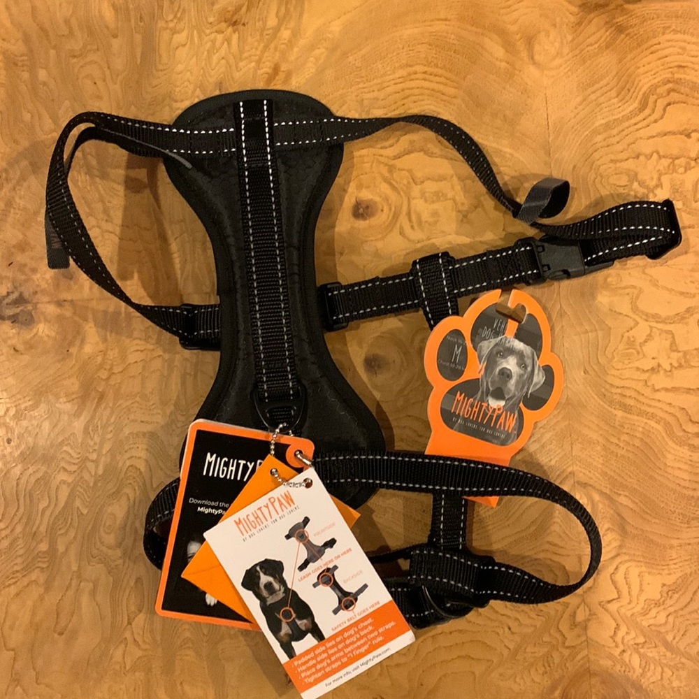 NWT MightyPaw Vehicle Safety Dog Harness, size M, neck 16-25”, chest 18-28”